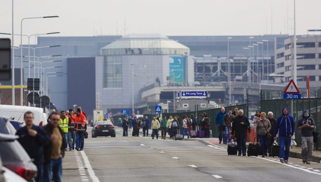 На месте взрыва в аэропорту Брюсселя. 22 марта 2016 На месте взрыва в аэропорту Брюсселя. 22 марта 2016