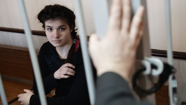 Студентка МГУ Варвара Караулова, обвиняемая в попытке участия в деятельности ИГ, в зале Лефортовского суда Москвы Студентка МГУ Варвара Караулова, обвиняемая в попытке участия в деятельности ИГ, в зале Лефортовского суда Москвы