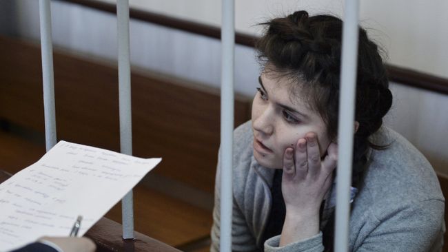 Студентка МГУ Варвара Караулова, обвиняемая в попытке участия в деятельности ИГ, в зале Лефортовского суда Москвы Студентка МГУ Варвара Караулова, обвиняемая в попытке участия в деятельности ИГ, в зале Лефортовского суда Москвы