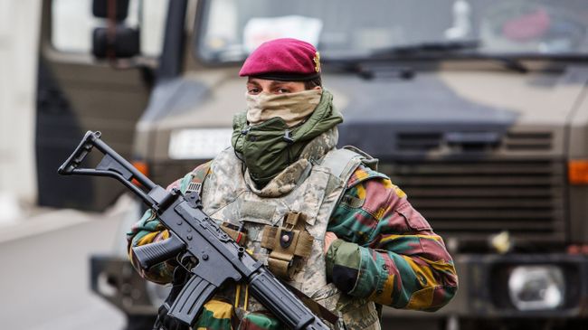 Военнослужащий бельгийской армии. Архивное фото Военнослужащий бельгийской армии. Архивное фото