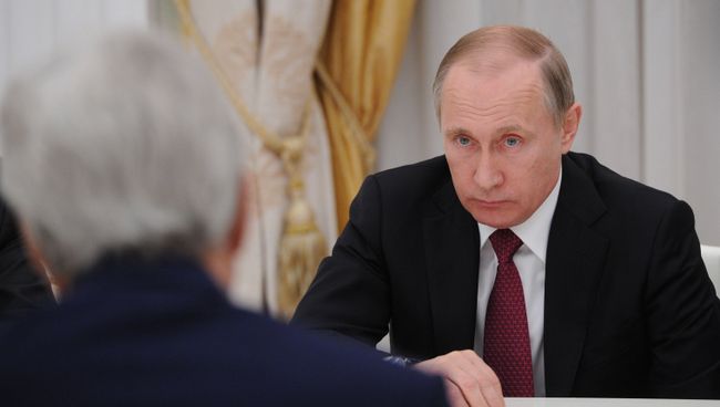 Президент России Владимир Путин и государственный секретарь США Джон Керри во время встречи в Москве. 24 марта 2016 Президент России Владимир Путин и государственный секретарь США Джон Керри во время встречи в Москве. 24 марта 2016