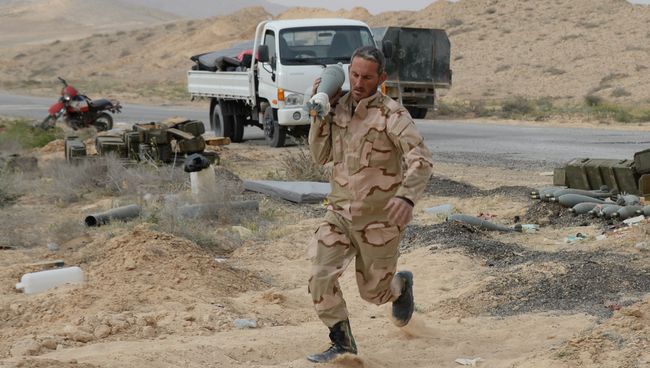 Боец Сирийской арабской армии. Архивное фото Боец Сирийской арабской армии. Архивное фото