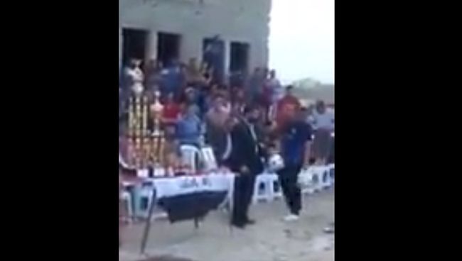 В сети появилось видео взрыва на стадионе в Багдаде