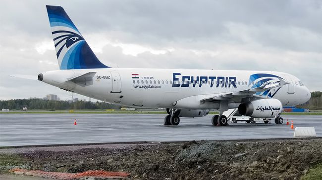 Самолет компании EgyptAir Самолет компании EgyptAir