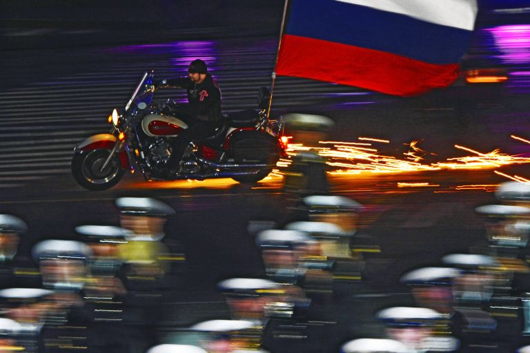 Байкер мотоклуба Ночные волки выступают на закрытии международного военно-музыкального фестиваля Спасская башня 2011 на Красной площади в Москве Байкер мотоклуба Ночные волки выступают на закрытии международного военно-музыкального фестиваля Спасская башня 2011 на Красной площади в Москве