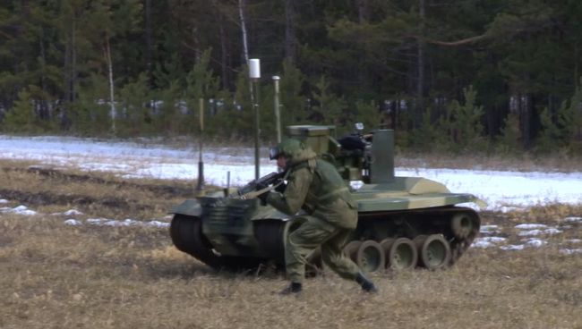 Боевой робот Нерехта охранял Тополь-М на учениях под Иркутском Боевой робот Нерехта охранял Тополь-М на учениях под Иркутском