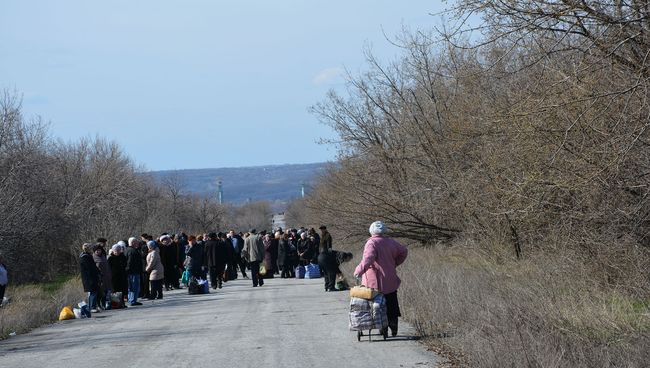 Нейтральная зона между ЛНР и Украиной близ населенного пункта Золотое. Архивное фото Нейтральная зона между ЛНР и Украиной близ населенного пункта Золотое. Архивное фото