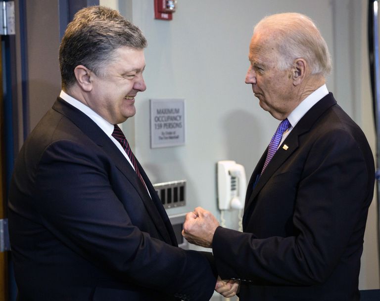Президент Украины Петр Порошенко (слева) и вице-президент США Джозеф Байден во время встречи в Вашингтоне (США). 2016 год 
