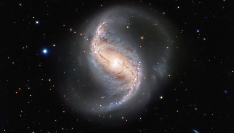 Спиральная галактика NGC 986 в созвездии Печь Спиральная галактика NGC 986 в созвездии Печь