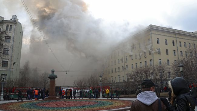 Пожар в здании Министерства обороны в Москве Пожар в здании Министерства обороны в Москве