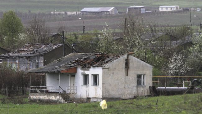 Дом, разрушенный во время обстрела в непризнанной Нагорно-Карабахской республике Дом, разрушенный во время обстрела в непризнанной Нагорно-Карабахской республике