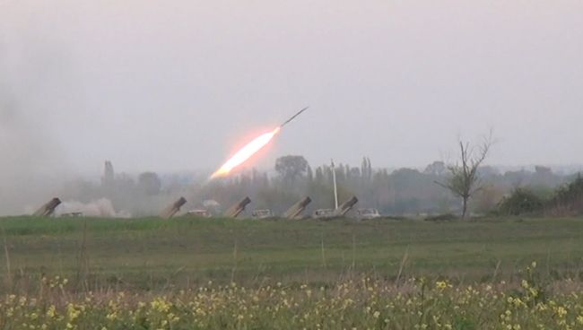 Ракетные установки Азербайджана ударили по Нагорному Карабаху. Кадры обстрела Ракетные установки Азербайджана ударили по Нагорному Карабаху. Кадры обстрела
