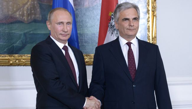 Президент России Владимир Путин и федеральный канцлер Австрийской Республики Вернер Файман во время встречи в Вене. 24 июня 2014 Президент России Владимир Путин и федеральный канцлер Австрийской Республики Вернер Файман во время встречи в Вене. 24 июня 2014