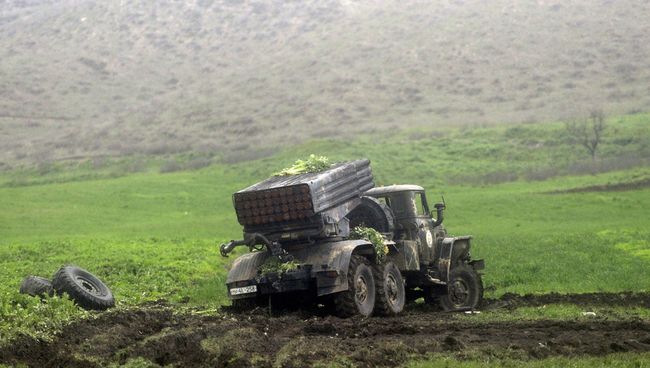 Автомобиль с установкой залпового огня Град в районе села Мадагис в зоне карабахского конфликта. Архивное фото