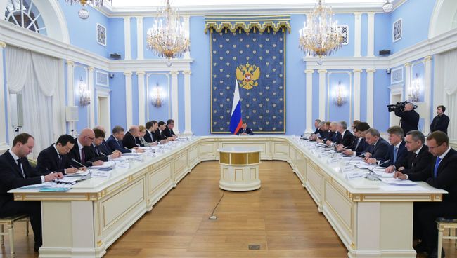 Председатель правительства РФ Дмитрий Медведев в подмосковной резиденции Горки проводит заседание правительственной комиссии по использованию информационных технологий Председатель правительства РФ Дмитрий Медведев в подмосковной резиденции Горки проводит заседание правительственной комиссии по использованию информационных технологий