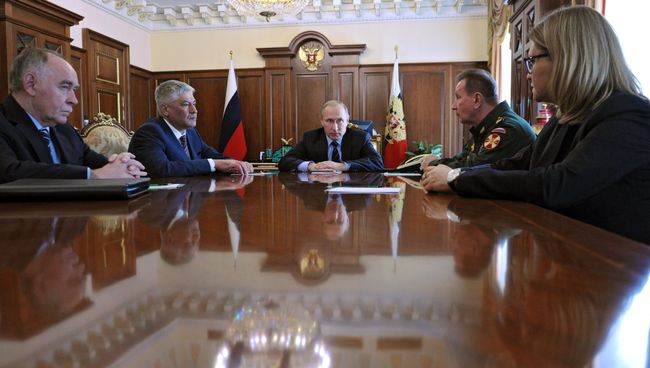 Президент РФ В. Путин провел совещание в Кремле Президент РФ В. Путин провел совещание в Кремле