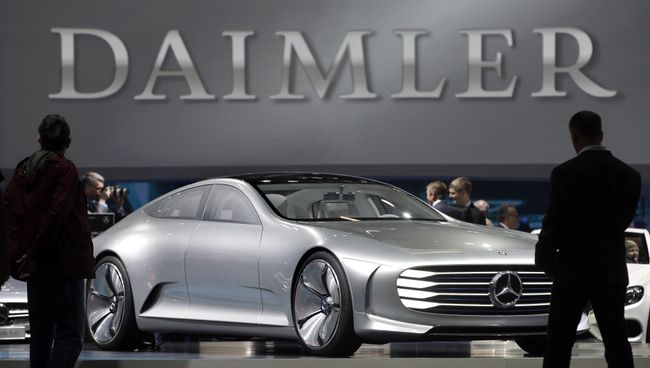 Стенд во время ежегодного собрания акционеров немецкого концерна Daimler. Архивное фото Стенд во время ежегодного собрания акционеров немецкого концерна Daimler. Архивное фото
