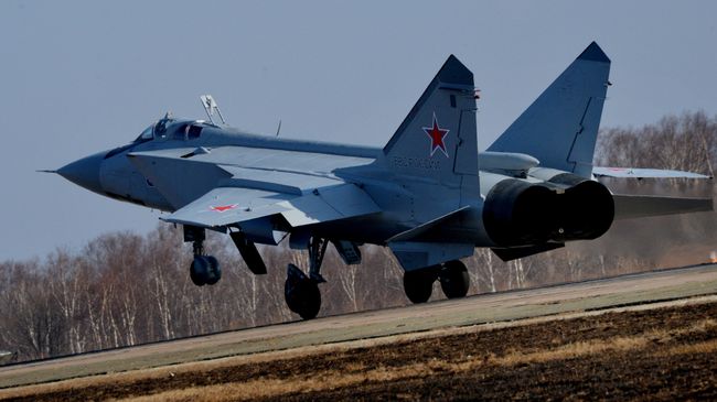 МиГ-31 БМ, во время посадки на военном аэродроме
