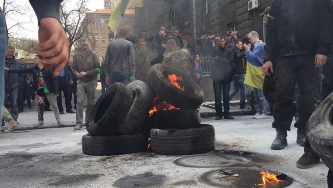 Митинг активистов у здания администрации президента Украины в Киеве