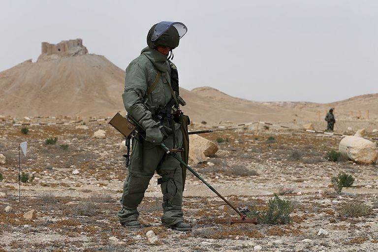 Разминирование исторической части и окрестностей Пальмиры сводным отрядом Международного противоминного центра Вооруженных Сил Российской Федерации Разминирование исторической части и окрестностей Пальмиры сводным отрядом Международного противоминного центра Вооруженных Сил Российской Федерации