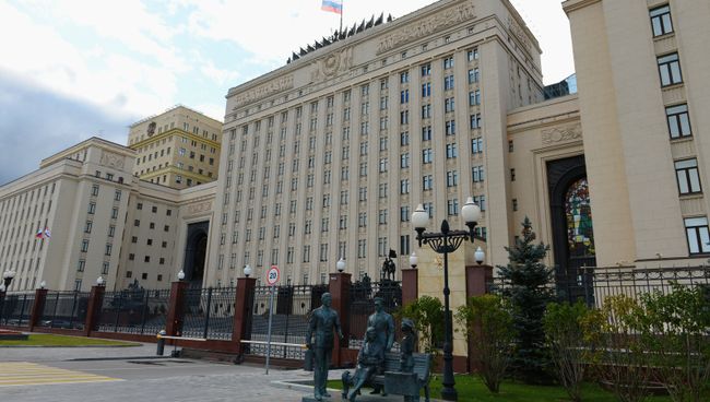 Здание министерства обороны РФ на Фрунзенской набережной в Москве. Архивное фото Здание министерства обороны РФ на Фрунзенской набережной в Москве. Архивное фото