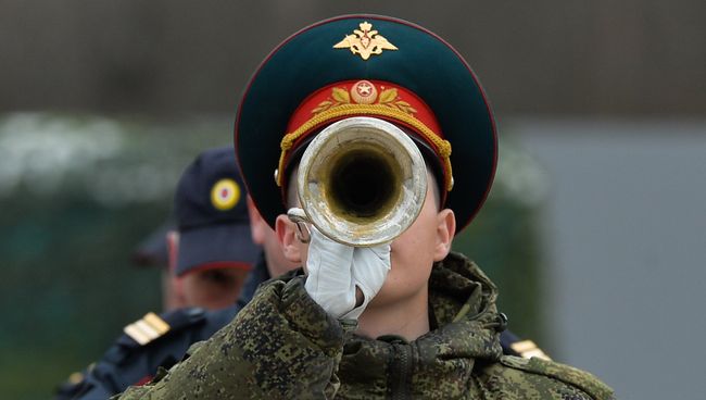 Музыканты военного оркестра. Архивное фото Музыканты военного оркестра. Архивное фото