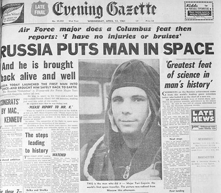 Первая полоса газеты Evening Gazette с фотографией Юрия Гагарина