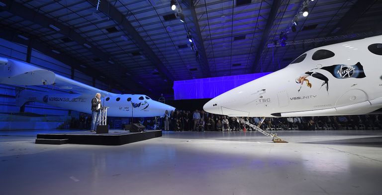 Основатель корпорации Virgin Ричард Брэнсон представляет новый космический корабль SpaceShipTwo