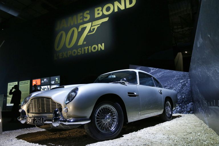 Выставка Fifty Years of Bond Style в Париже Выставка Fifty Years of Bond Style в Париже