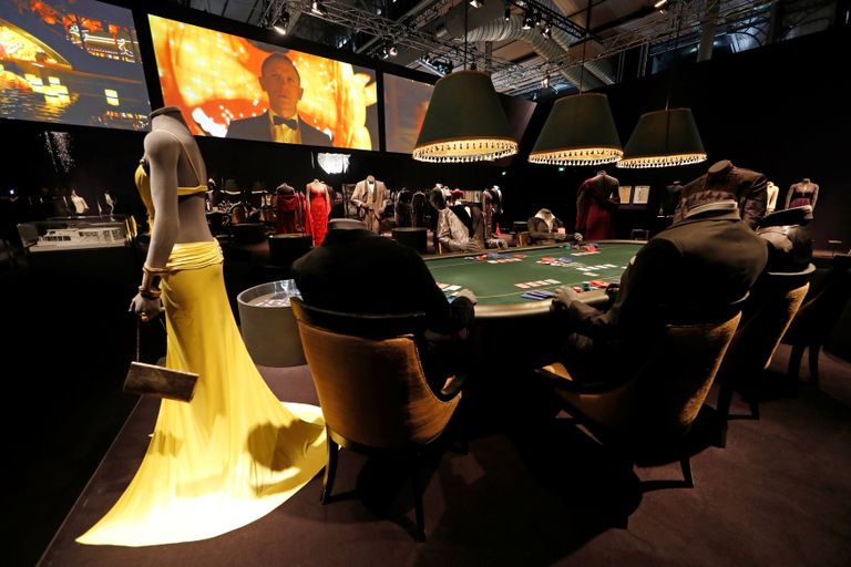 Выставка Fifty Years of Bond Style в Париже Выставка Fifty Years of Bond Style в Париже