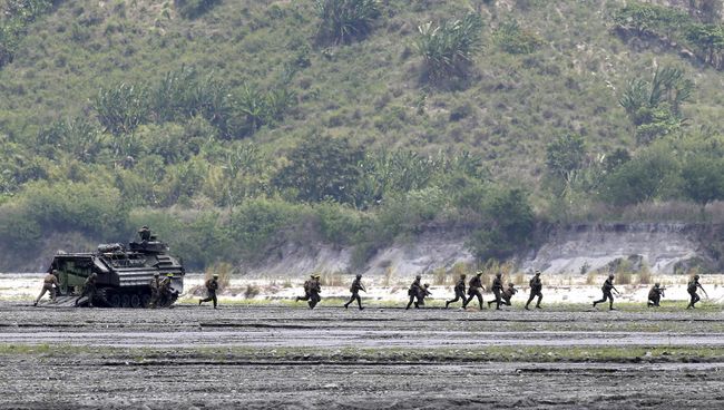 Совместные военные учения США и Филиппин Balikatan 2016. Архивное фото Совместные военные учения США и Филиппин Balikatan 2016. Архивное фото