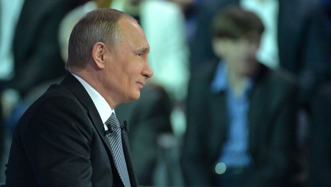 Прямая линия с президентом РФ В. Путиным. Архивное фото Прямая линия с президентом РФ В. Путиным. Архивное фото