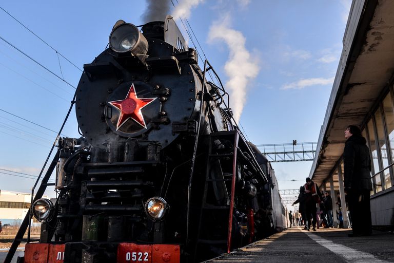 Прибытие туристического ретропоезда в Великий Новгород Прибытие туристического ретропоезда в Великий Новгород