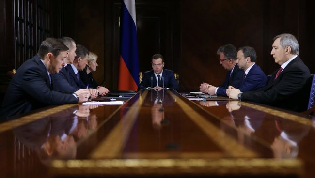 Премьер-министр РФ Д. Медведев провел совещание с вице-премьерами РФ