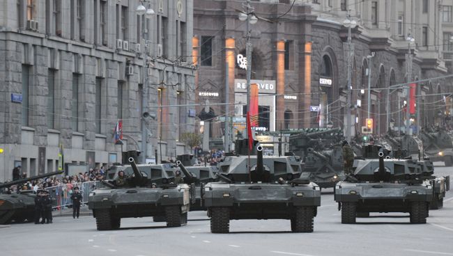 Танк Т-14 на гусеничной платформе Армата. Архив Танк Т-14 на гусеничной платформе Армата. Архив