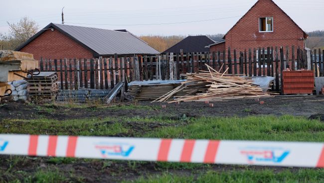 Дом в поселке Ивашевка Сызранского района Самарской области, где произошло убийство бывшего начальника полиции Сызрани, заместителя начальника штаба ГУМВД Самарской области Андрея Гошта и членов его семьи Дом в поселке Ивашевка Сызранского района Самарской области, где произошло убийство бывшего начальника полиции Сызрани, заместителя начальника штаба ГУМВД Самарской области Андрея Гошта и членов его семьи