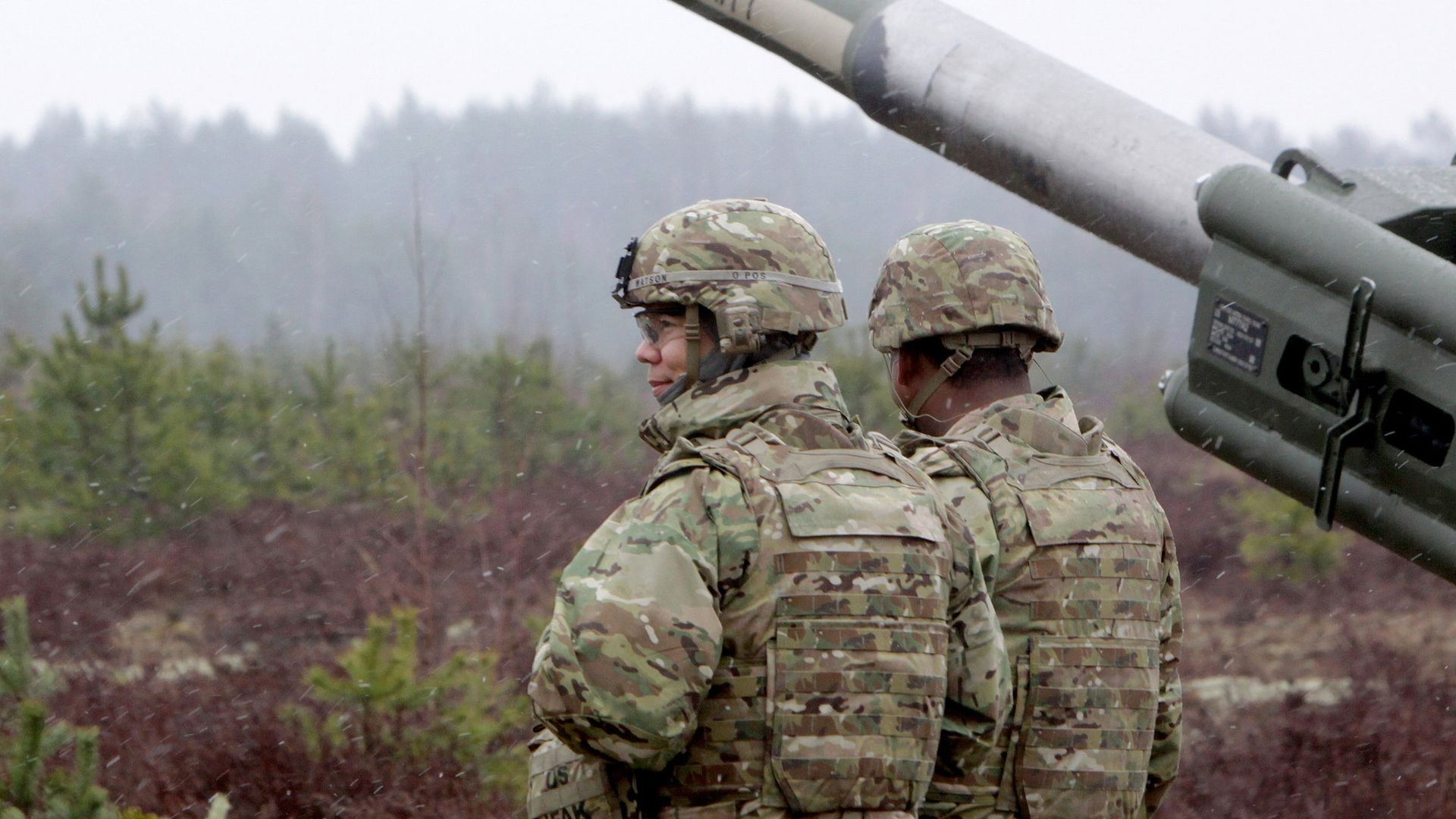 Военнослужащие блока НАТО возле гаубицы М-777 на военных учениях Operation Summer Shield на полигоне Адажи в Латвии - РИА Новости, 1920, 28.10.2021