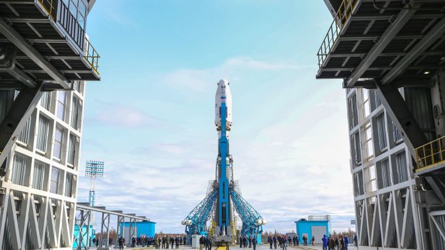 Ракета-носитель Союз-2.1а с космическими аппаратами Ломоносов, Аист-2Д и SamSat-218 установлена на стартовую площадку космодрома Восточный. Архивное фото
