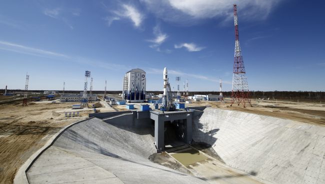 Ракета-носитель Союз-2.1а с российскими космическими аппаратами на стартовом комплексе космодрома Восточный