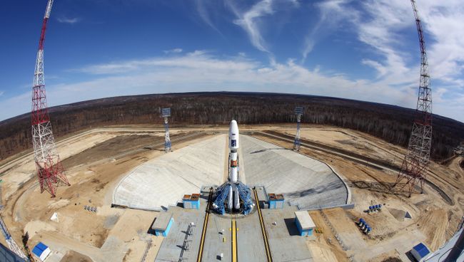 Ракета-носитель Союз-2.1а с российскими космическими аппаратами Ломоносов, Аист-2Д и наноспутником SamSat-218 на стартовом комплексе космодрома Восточный. Архивное фото