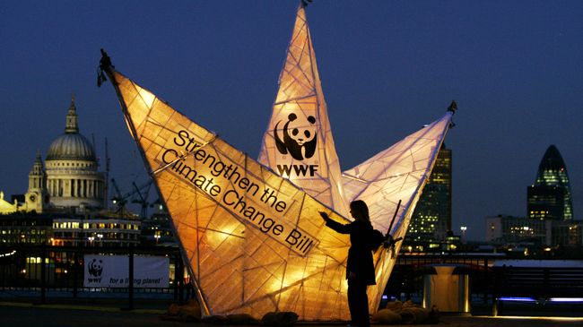 Акция всемирного фонда дикой природы (WWF) в Лондоне. Архивное фото Акция всемирного фонда дикой природы (WWF) в Лондоне. Архивное фото