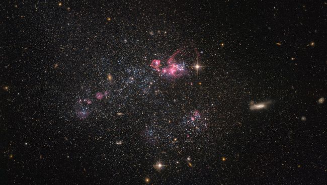 Карликовая галактика, известная как UGC 4459 снятая телескопом Хаббл Карликовая галактика, известная как UGC 4459 снятая телескопом Хаббл