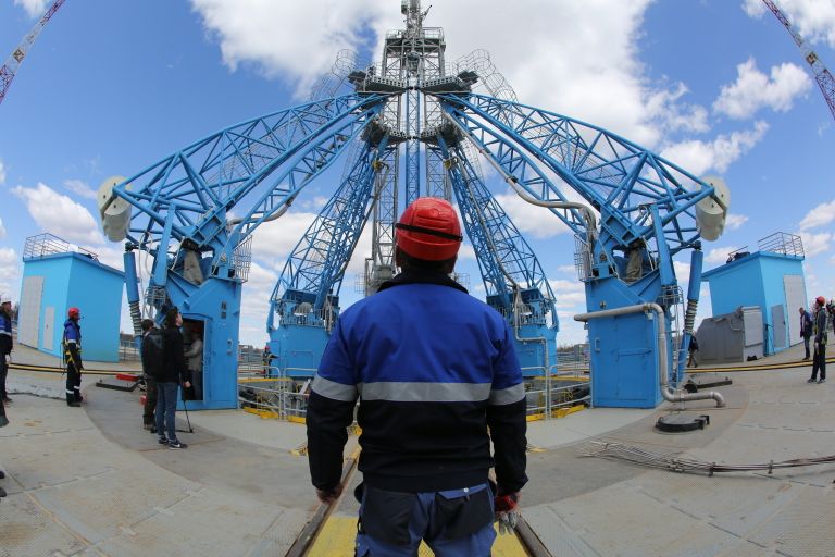Стартовый стол после старта ракеты-носителя Союз-2.1а Стартовый стол после старта ракеты-носителя Союз-2.1а