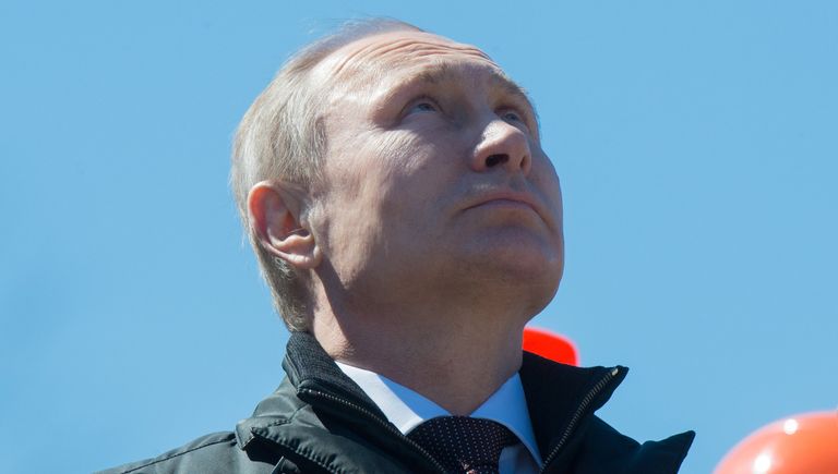 Президент России Владимир Путин выступает на космодроме Восточный после старта ракеты-носителя Союз-2.1а Президент России Владимир Путин выступает на космодроме Восточный после старта ракеты-носителя Союз-2.1а
