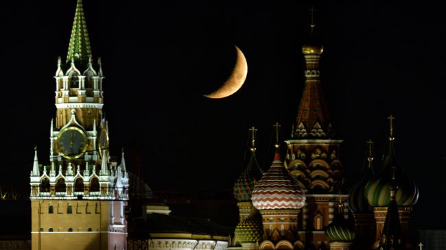 Луна над Московским Кремлем Луна над Московским Кремлем