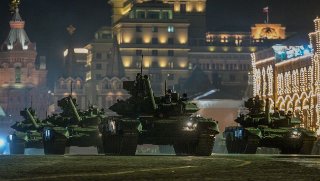 Ночная репетиция парада Победы на Красной площади Ночная репетиция парада Победы на Красной площади