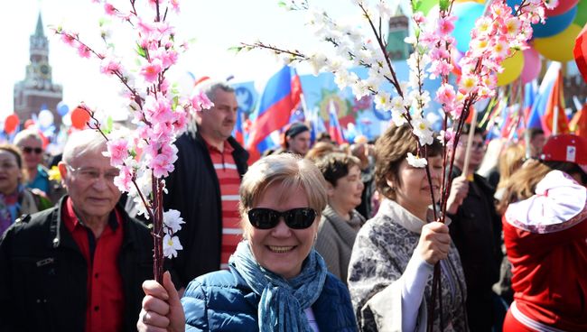 Первомайская демонстрация на Красной площади. Архивное фото Первомайская демонстрация на Красной площади. Архивное фото