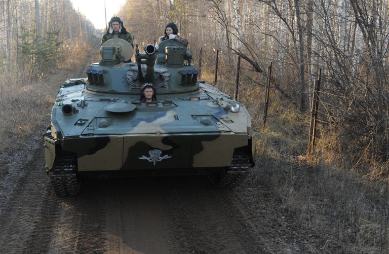 Боевая машина БМД-4М во время ходовых испытаний на полигоне ОАО Курганмашзавод Боевая машина БМД-4М во время ходовых испытаний на полигоне ОАО Курганмашзавод