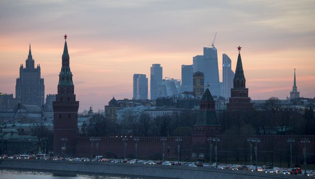 Вид на Московский Кремль с Большого Москворецкого моста. Архивное фото Вид на Московский Кремль с Большого Москворецкого моста. Архивное фото