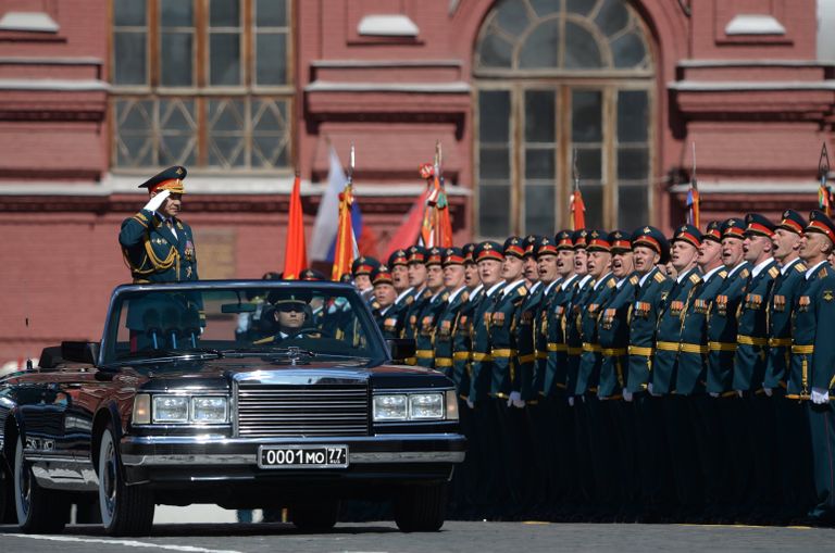 Министр обороны РФ, генерал армии Сергей Шойгу во время военного парада на Красной площади в честь 71-й годовщины Победы в Великой Отечественной войне 1941-1945 годов Министр обороны РФ, генерал армии Сергей Шойгу во время военного парада на Красной площади в честь 71-й годовщины Победы в Великой Отечественной войне 1941-1945 годов